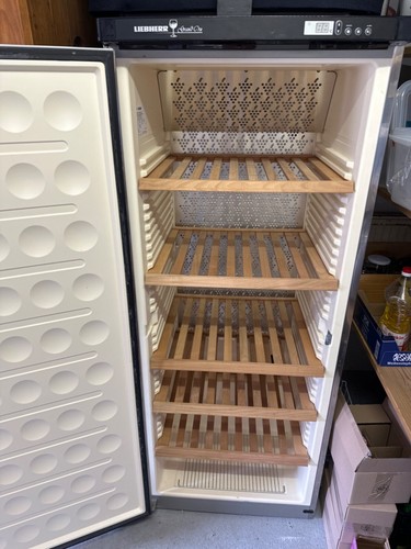 Weinlagerschrank
